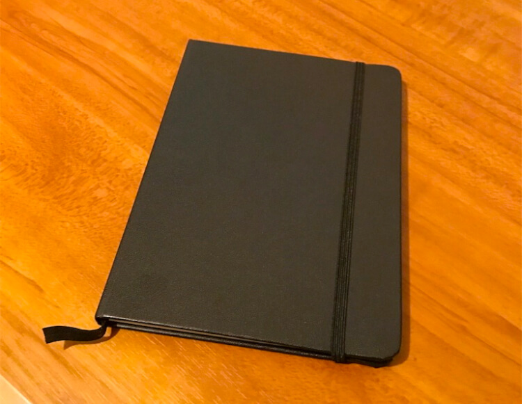 日記用のシンプルなノート